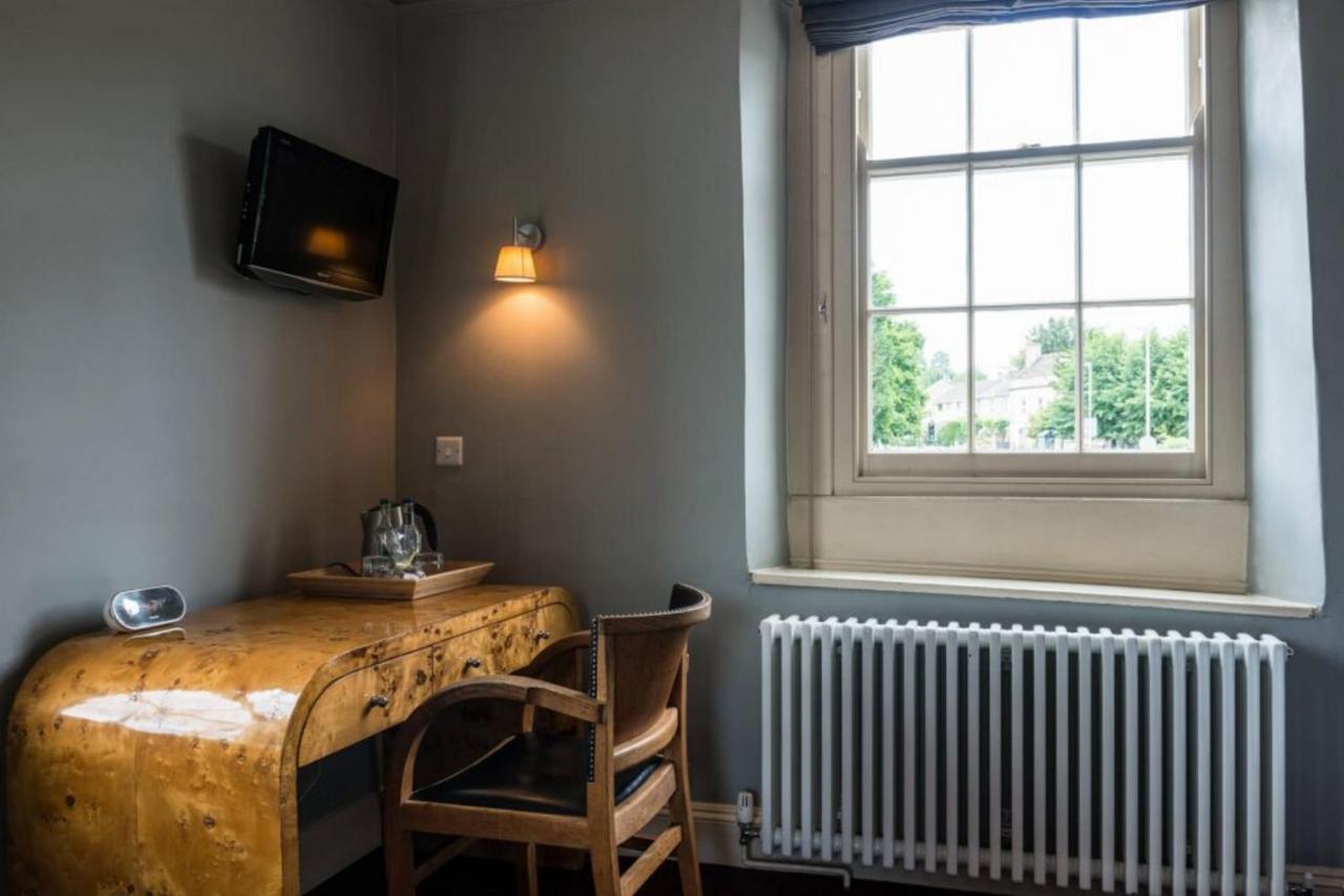 The Castle Inn Bradford-On-Avon Extérieur photo