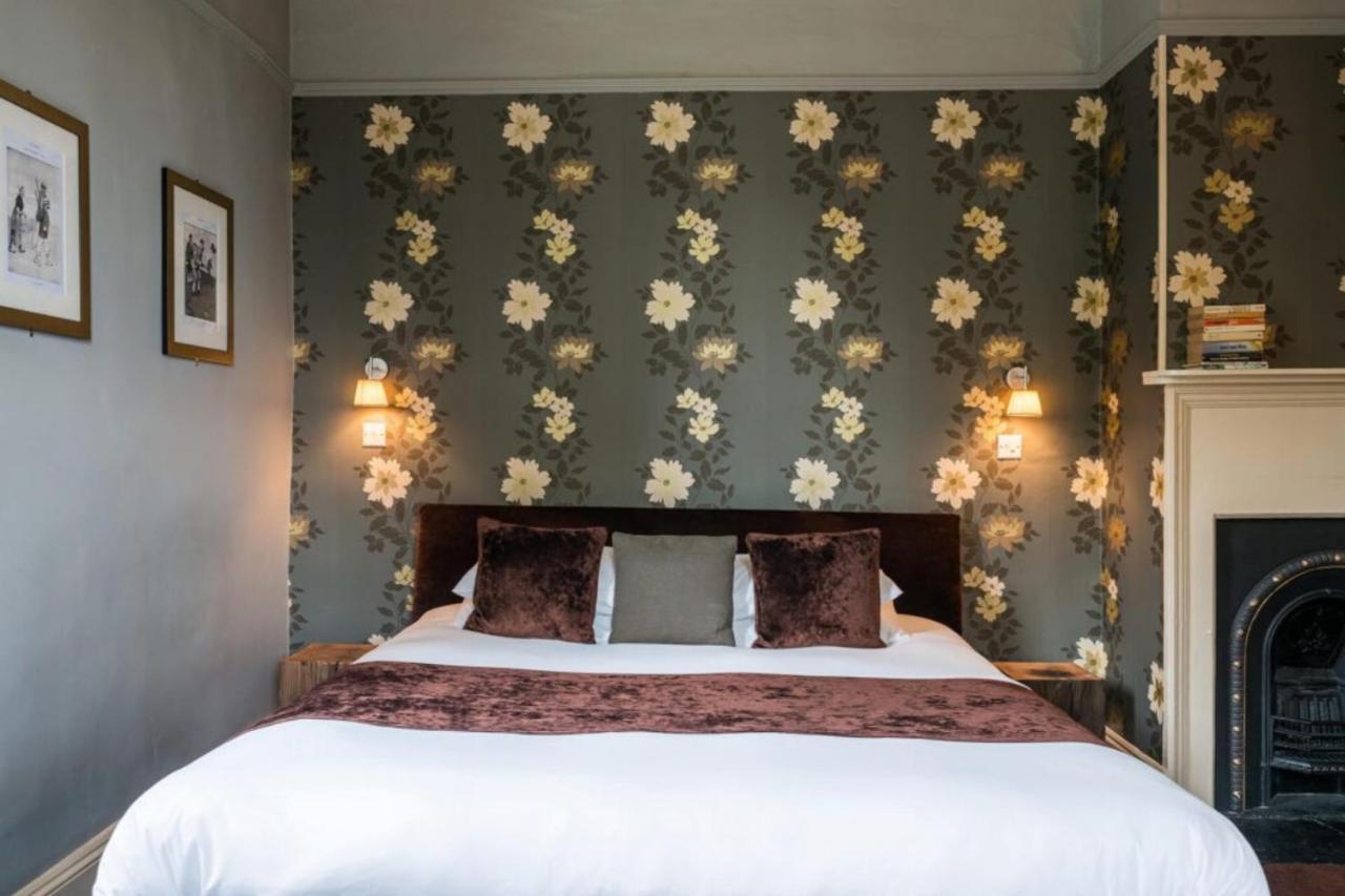 The Castle Inn Bradford-On-Avon Extérieur photo