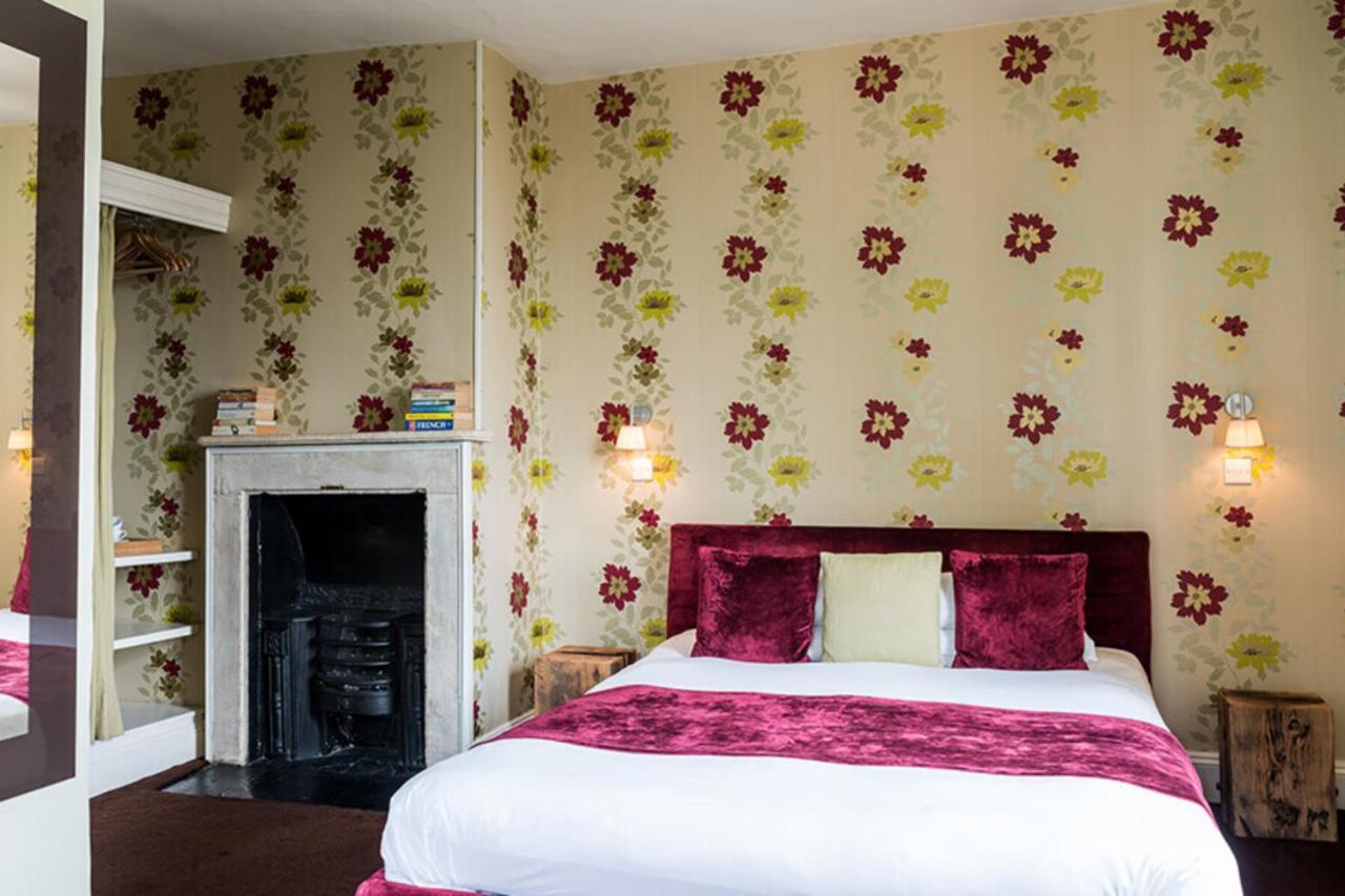 The Castle Inn Bradford-On-Avon Extérieur photo