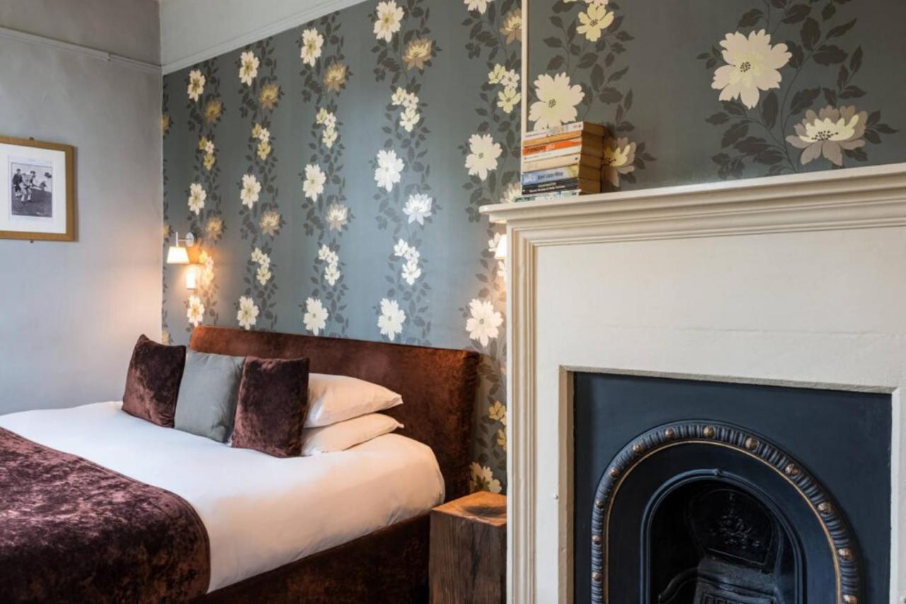 The Castle Inn Bradford-On-Avon Extérieur photo
